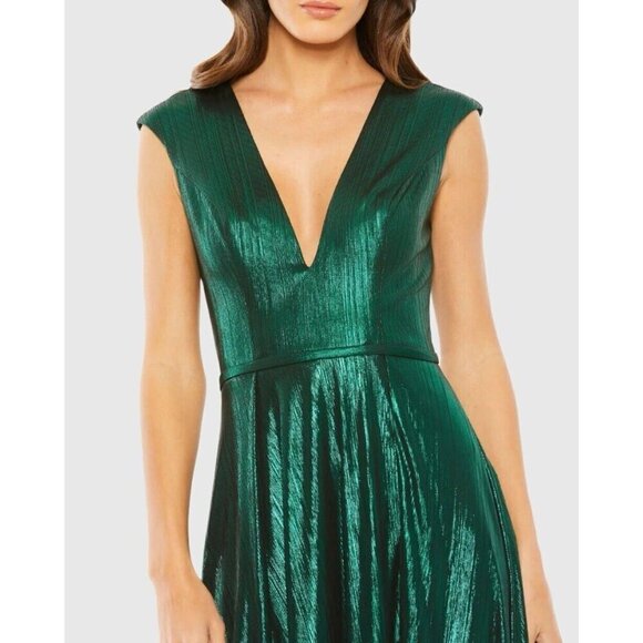 Mac Duggal Size 2 Green 27156 Cap Sleeve Deep V Neck High Slit Metallic Gown - Picture 2 of 16